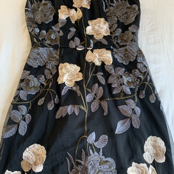 COPY - Lulu’s lace floral dress 🖤 - Picture 4 of 15